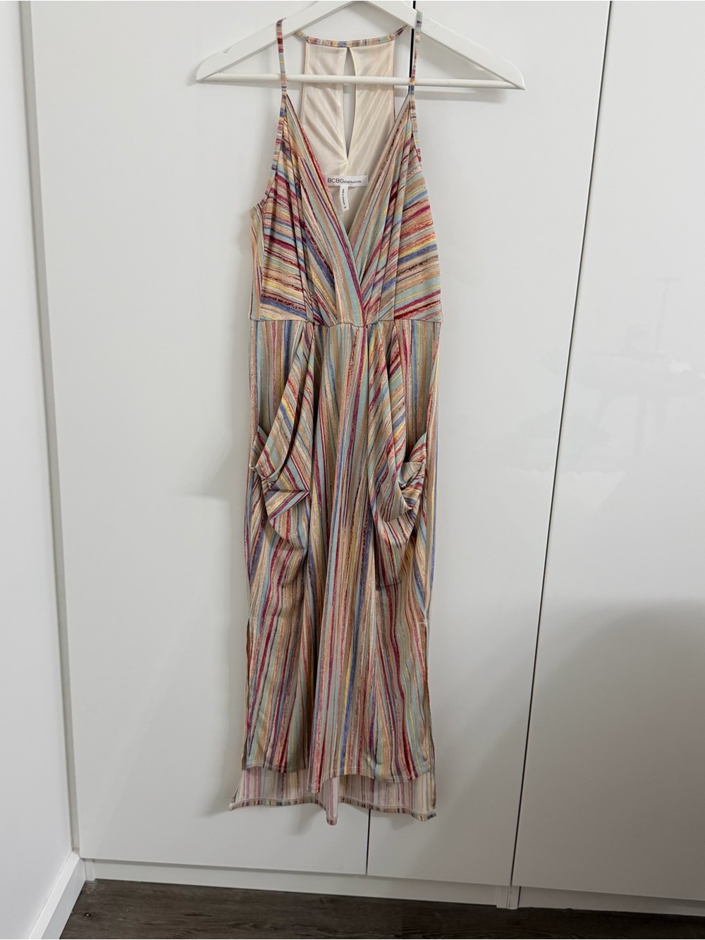 BCBGeneration Striped Multi-Color V-Neck free XS